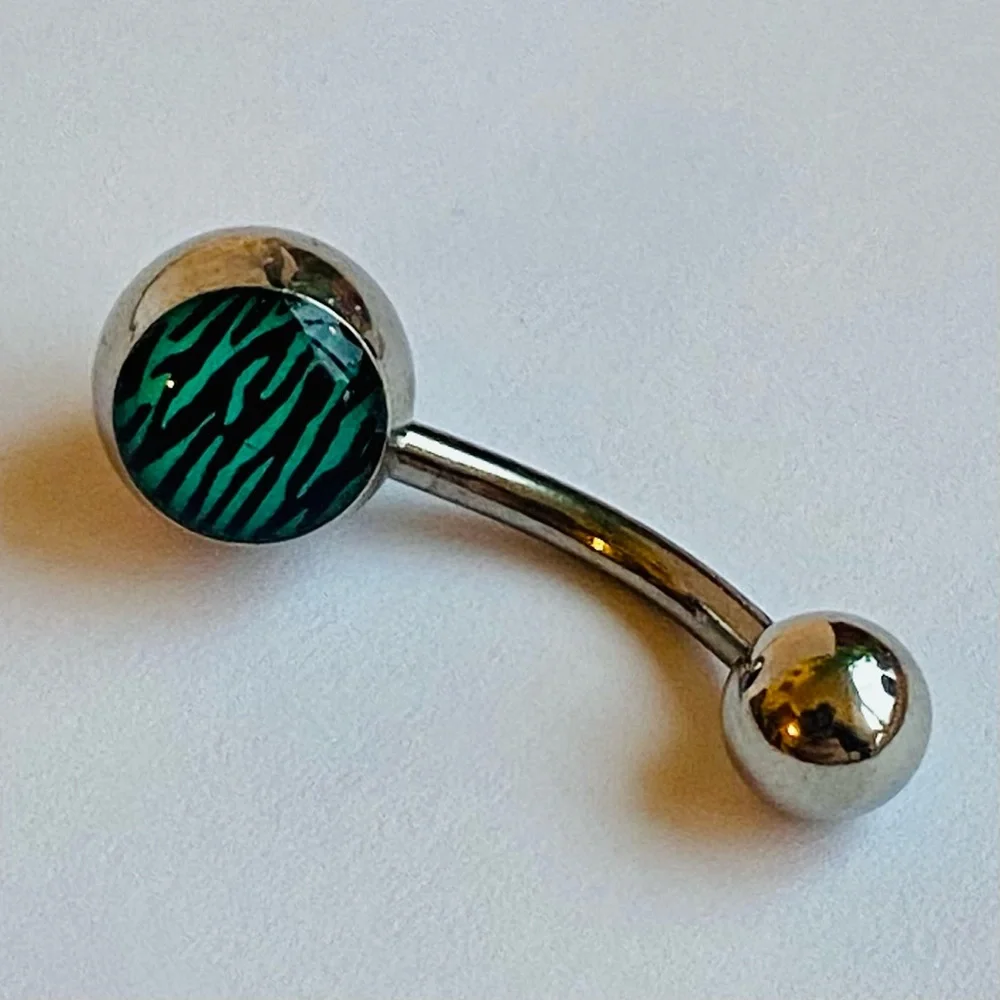 Zebra Animal Print Gem Navel Belly Button Ring 14G Stainless Steel Green - Picture 4 of 5